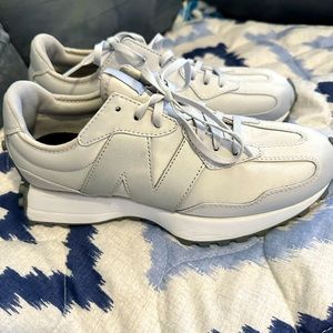 New Balance 327
